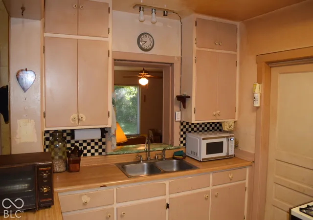 Photo 3 of Single family home for sale at 1883 Shady Ln, Columbus, IN 47201 | MLS# 22130376 | Listing updated on 2026-10-08