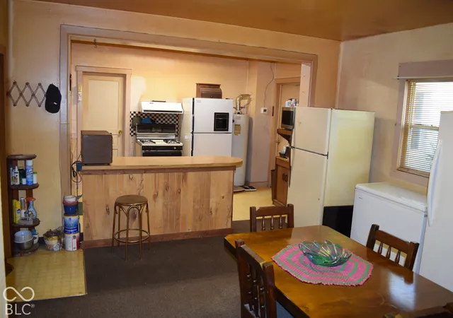 Photo 4 of Single family home for sale at 1883 Shady Ln, Columbus, IN 47201 | MLS# 22130376 | Listing updated on 2026-10-08