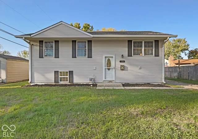 Photo 3 of Single family home for sale at 136 Washington St, Franklin, IN 46131 | MLS# 22130382 | Listing updated on 2026-10-07