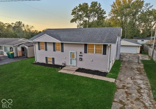 Photo 3 of Sale Pending at 136 Washington St, Franklin, IN 46131 | MLS# 22130382 | Listing updated on 2026-10-09