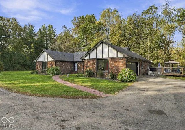 Photo 3 of Sale Pending at 16575 Seminole Rd, Noblesville, IN 46062 | MLS# 22130383 | Listing updated on 2026-10-23