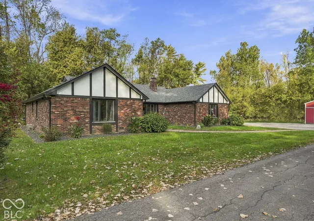 Photo 3 of Sale Pending at 16575 Seminole Rd, Noblesville, IN 46062 | MLS# 22130383 | Listing updated on 2026-10-23