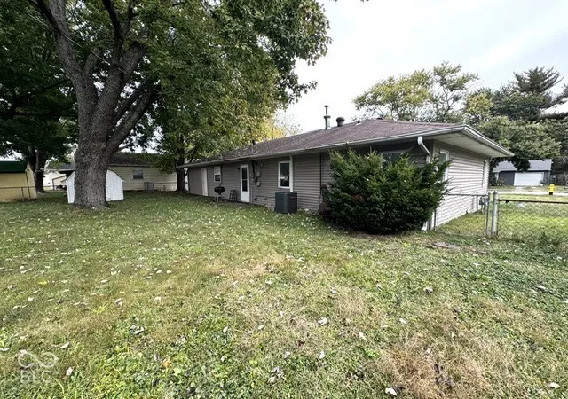 Photo 3 of Single family home for sale at 1507 Athens St, Crawfordsville, IN 47933 | MLS# 22130385 | Listing updated on 2026-10-11