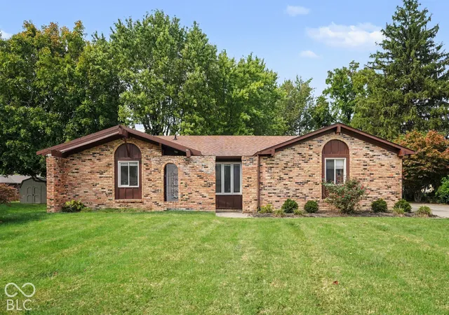 Single family home for sale at 6916 White Pines Ct, Indianapolis, IN 46217 | MLS# 22130387