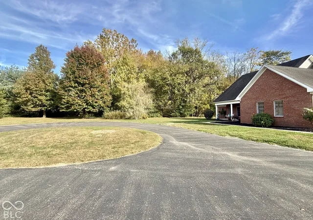 Photo 4 of Sale Pending at 261 S State Rd 135, Brownstown, IN 47220 | MLS# 22130391 | Listing updated on 2026-10-26