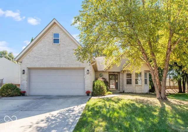 Photo 1 of Single family home for sale at 688 Prince Dr, Greenwood, IN 46142 | MLS# 22130396 | Listing updated on 2026-10-08