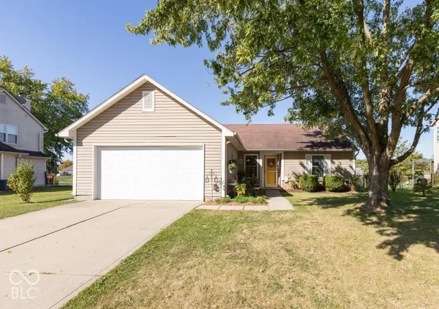 Single family home for sale at 552 Nicole Blvd, Avon, IN 46123 | MLS# 22130401