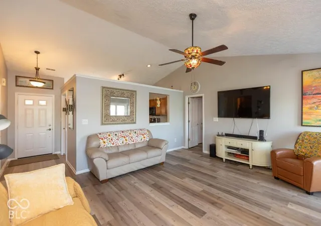Photo 3 of Single family home for sale at 552 Nicole Blvd, Avon, IN 46123 | MLS# 22130401 | Listing updated on 2026-10-09