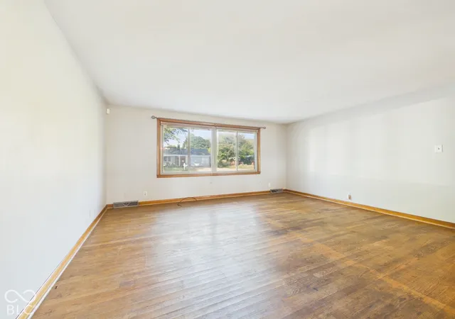 Photo 3 of Single family home for sale at 929 Imy, Anderson, IN 46013 | MLS# 22130403 | Listing updated on 2026-10-09