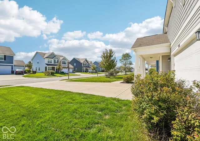 Photo 2 of Single family home for sale at 5556 Pintail Ln, Greenwood, IN 46143 | MLS# 22130408 | Listing updated on 2026-10-08
