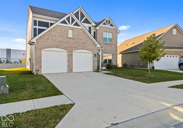 Photo 3 of Single family home for sale at 5118 Bramwell Ln, Whitestown, IN 46075 | MLS# 22130409 | Listing updated on 2026-10-08
