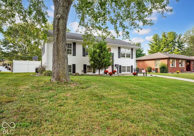 Photo 3 of Single family home for sale at 1950 Jolinda Dr, Columbus, IN 47203 | MLS# 22130427 | Listing updated on 2026-10-08