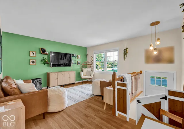 Photo 4 of Single family home for sale at 1950 Jolinda Dr, Columbus, IN 47203 | MLS# 22130427 | Listing updated on 2026-10-08
