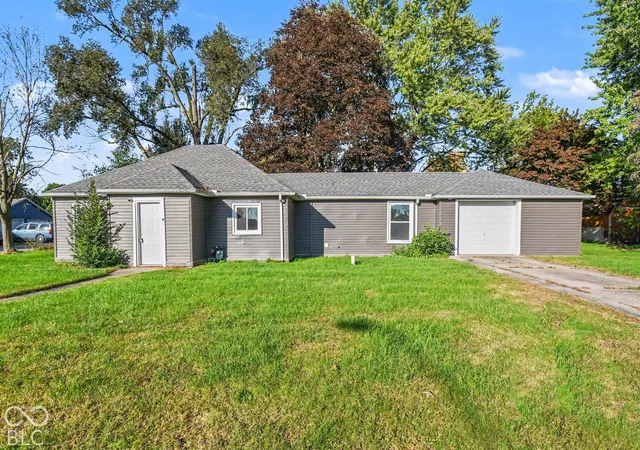 Photo 1 of Single family home for sale at 2433 Sanders Ave, Elkhart, IN 46517 | MLS# 22130432 | Listing updated on 2026-10-09