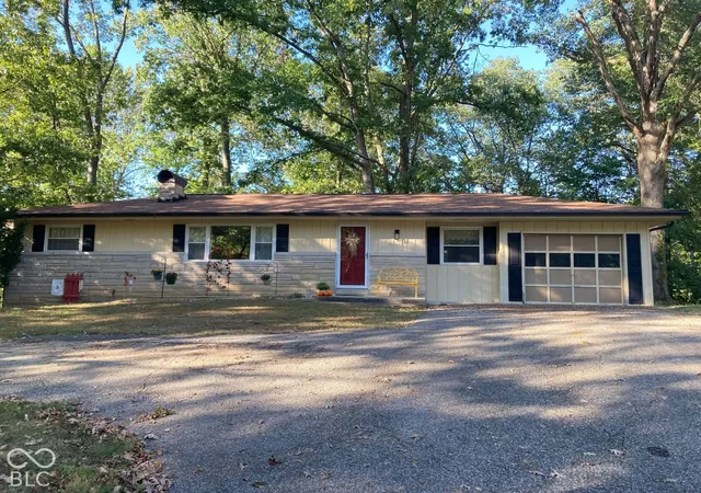 Photo 2 of Single family home for sale at 316 Oakridge, North Vernon, IN 47265 | MLS# 22130446 | Listing updated on 2026-10-08