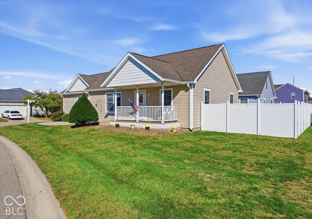 Photo 2 of Single family home for sale at 2020 Pin Oak Ct, Shelbyville, IN 46176 | MLS# 22130447 | Listing updated on 2026-10-08