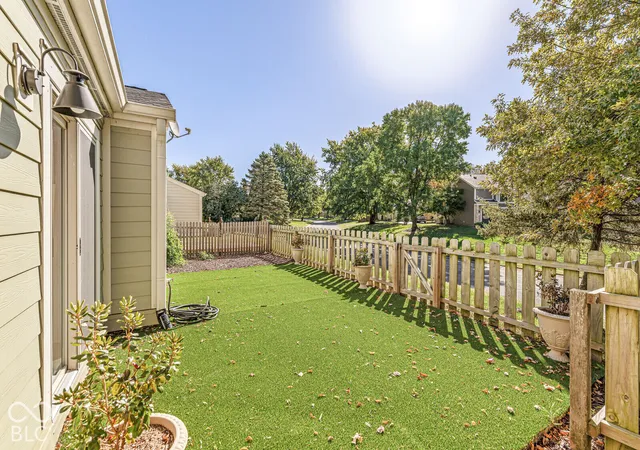 Photo 2 of Condo for sale at 5760 Overcrest Dr, Indianapolis, IN 46237 | MLS# 22130455 | Listing updated on 2026-10-09