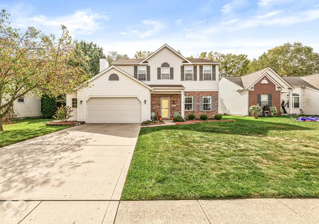 Photo 2 of Single family home for sale at 6275 Saddletree Dr, Zionsville, IN 46077 | MLS# 22130459 | Listing updated on 2026-10-19