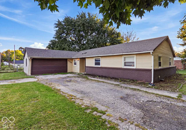 Photo 1 of Single family home for sale at 1733 Alimingo Dr, Indianapolis, IN 46260 | MLS# 22130466 | Listing updated on 2026-10-09
