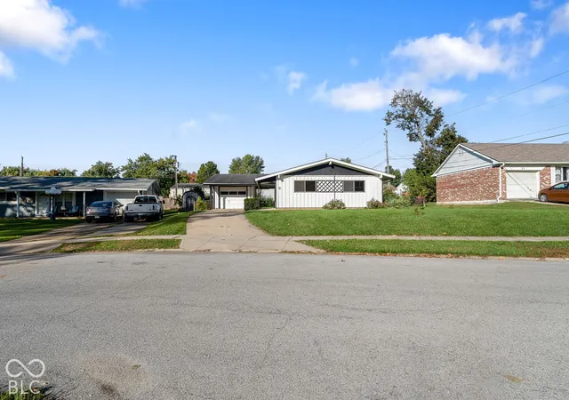 Photo 2 of Single family home for sale at 41 Crestwood, Mooresville, IN 46158 | MLS# 22130475 | Listing updated on 2026-10-09