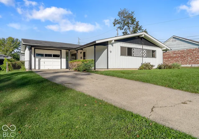 Photo 3 of Single family home for sale at 41 Crestwood, Mooresville, IN 46158 | MLS# 22130475 | Listing updated on 2026-10-09