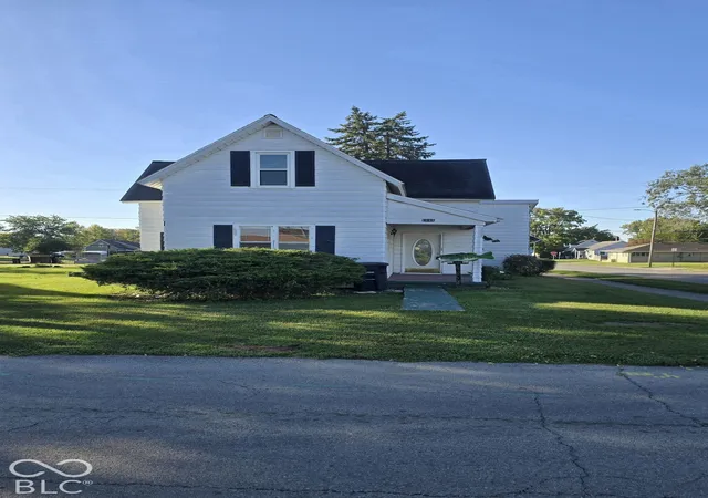 Photo 1 of Single family home for sale at 1901 N East St, Elwood, IN 46036 | MLS# 22130481 | Listing updated on 2026-10-08