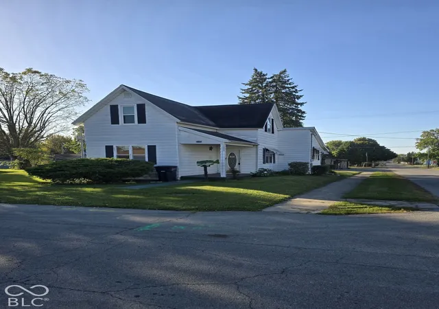 Photo 2 of Single family home for sale at 1901 N East St, Elwood, IN 46036 | MLS# 22130481 | Listing updated on 2026-10-08