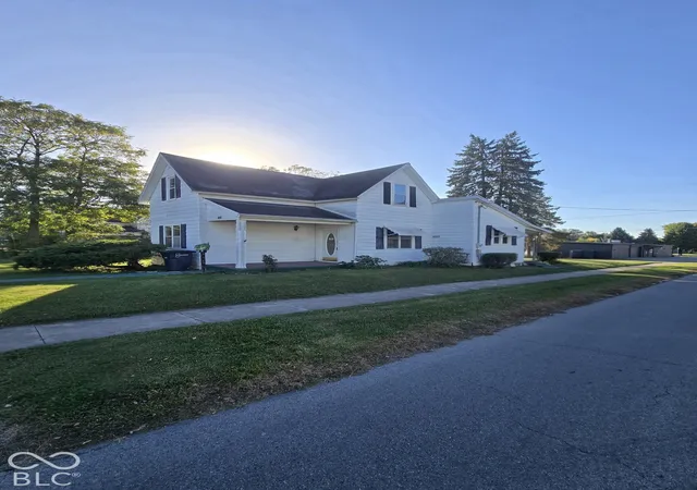 Photo 3 of Single family home for sale at 1901 N East St, Elwood, IN 46036 | MLS# 22130481 | Listing updated on 2026-10-08
