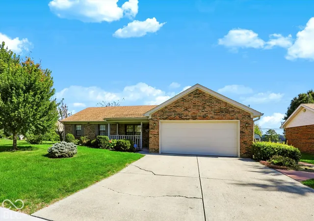 Photo 2 of Single family home for sale at 187 Early Bird, Greenwood, IN 46143 | MLS# 22130509 | Listing updated on 2026-10-09