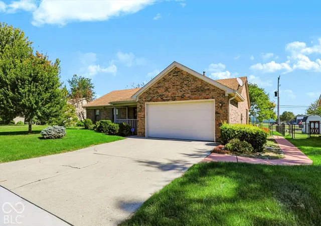 Photo 4 of Single family home for sale at 187 Early Bird, Greenwood, IN 46143 | MLS# 22130509 | Listing updated on 2026-10-09