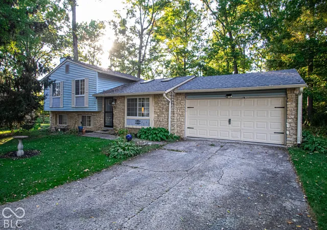 Photo 2 of Single family home for sale at 6730 Woodmere Cir, Indianapolis, IN 46260 | MLS# 22130517 | Listing updated on 2026-10-08