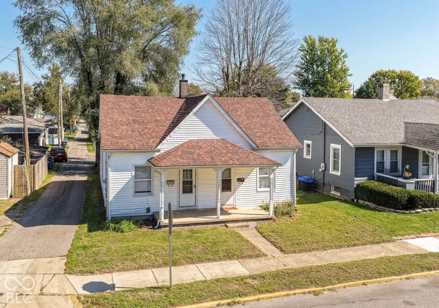 Photo 2 of Multi family home for sale at 24 Elliott St, Shelbyville, IN 46176 | MLS# 22130520 | Listing updated on 2026-10-12