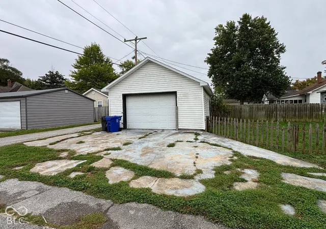 Photo 4 of Single family home for sale at 524 S Courtland Ave, Kokomo, IN 46901 | MLS# 22130529 | Listing updated on 2026-10-08