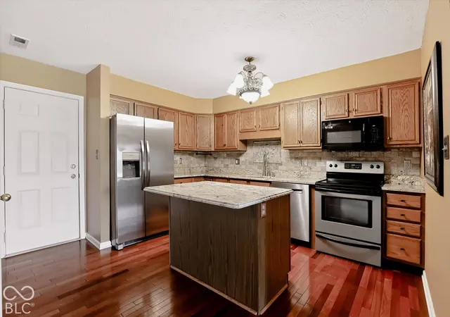 Photo 3 of Condo for sale at 9127 Sea Oats Dr, Indianapolis, IN 46250 | MLS# 22130561 | Listing updated on 2026-10-09