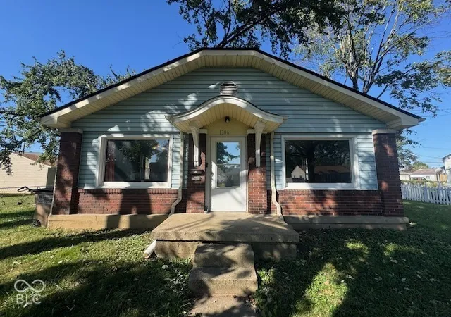 Photo 4 of Single family home for sale at 1306 Pennsylvania St, Columbus, IN 47201 | MLS# 22130562 | Listing updated on 2026-10-08