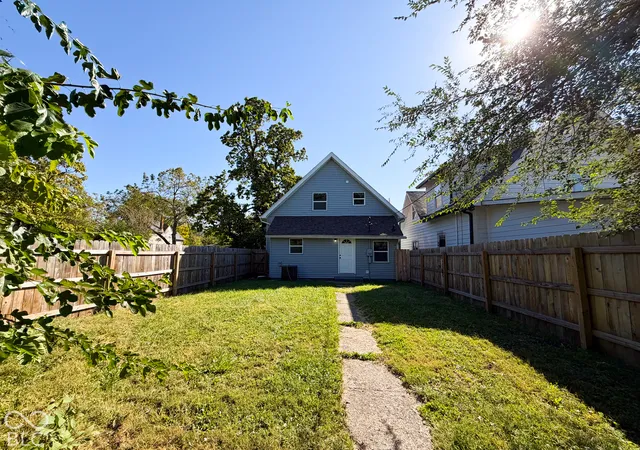 Photo 4 of Single family home for sale at 1058 W 29th Street, Indianapolis, IN 46208 | MLS# 22130566 | Listing updated on 2026-10-08
