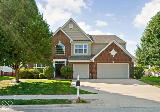 Photo 2 of Sale Pending at 1423 Hession Dr, Brownsburg, IN 46112 | MLS# 22130567 | Listing updated on 2026-10-26