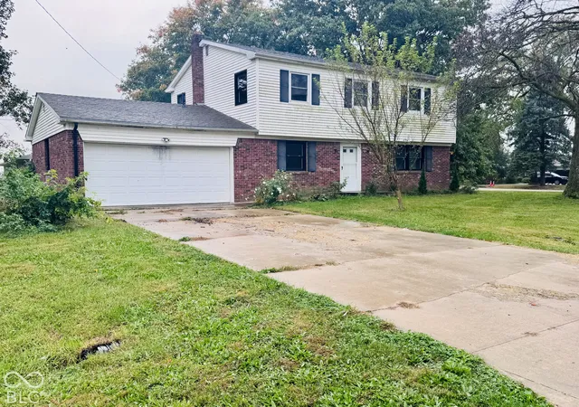 Single family home for sale at 1315 W Grant St, Thorntown, IN 46071 | MLS# 22130581
