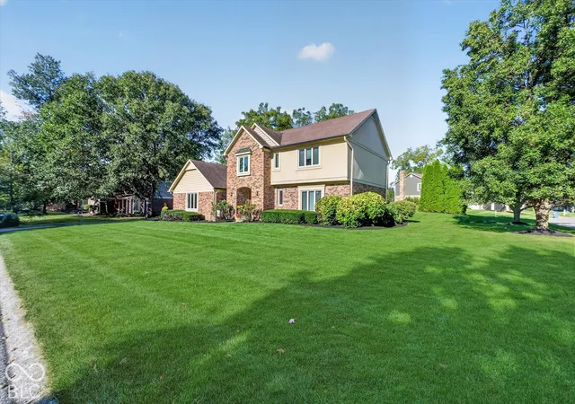 Photo 2 of Single family home for sale at 919 Queensbury Dr, Noblesville, IN 46062 | MLS# 22130592 | Listing updated on 2026-10-09