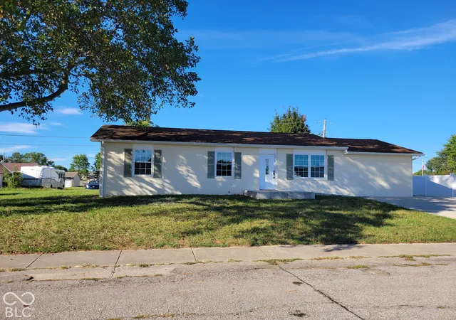 Photo 1 of Single family home for sale at 805 Holiday Dr, Seymour, IN 47274 | MLS# 22130598 | Listing updated on 2026-10-09