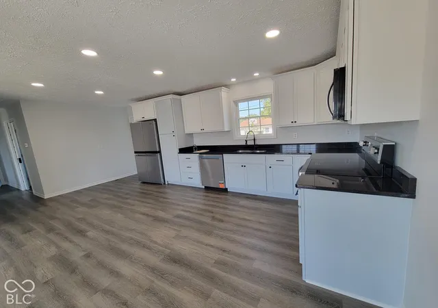 Photo 3 of Single family home for sale at 805 Holiday Dr, Seymour, IN 47274 | MLS# 22130598 | Listing updated on 2026-10-09