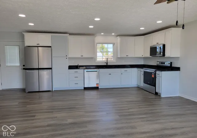 Photo 4 of Single family home for sale at 805 Holiday Dr, Seymour, IN 47274 | MLS# 22130598 | Listing updated on 2026-10-09