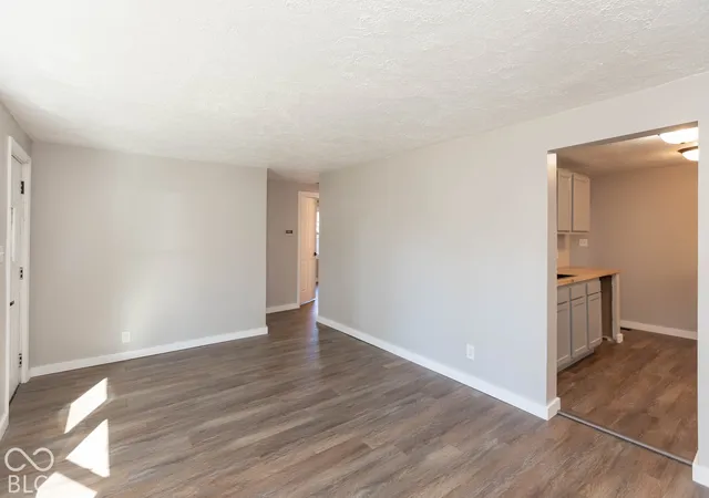 Photo 2 of Single family home for sale at 726 Emerson Dr, Seymour, IN 47274 | MLS# 22130606 | Listing updated on 2026-10-26