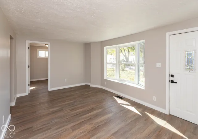 Photo 3 of Single family home for sale at 726 Emerson Dr, Seymour, IN 47274 | MLS# 22130606 | Listing updated on 2026-10-26