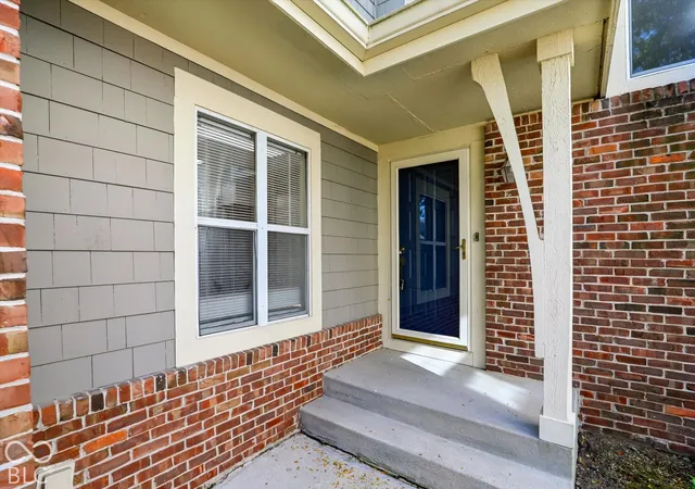 Photo 3 of Condo for sale at 9450 Aberdare Dr #34, Indianapolis, IN 46250 | MLS# 22130612 | Listing updated on 2026-10-09