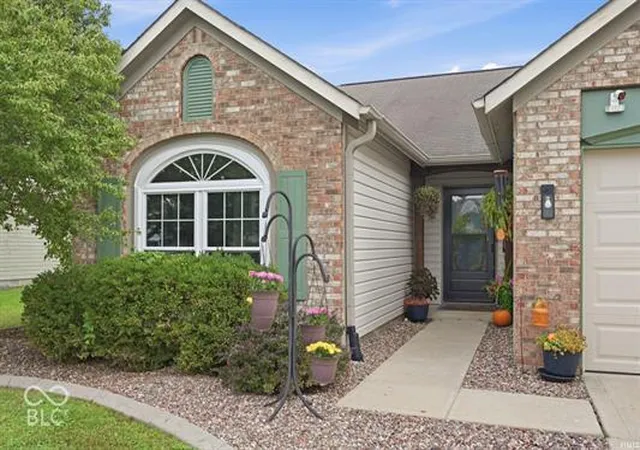 Photo 3 of Single family home for sale at 1480 Hedge, Greenfield, IN 46140 | MLS# 22130625 | Listing updated on 2026-10-08