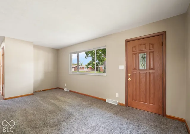 Photo 3 of Single family home for sale at 409 Wedgewood Dr, New Albany, IN 47150 | MLS# 22130641 | Listing updated on 2026-10-09