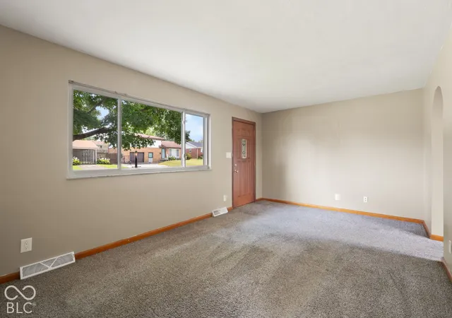 Photo 3 of Single family home for sale at 409 Wedgewood Dr, New Albany, IN 47150 | MLS# 22130641 | Listing updated on 2026-10-09