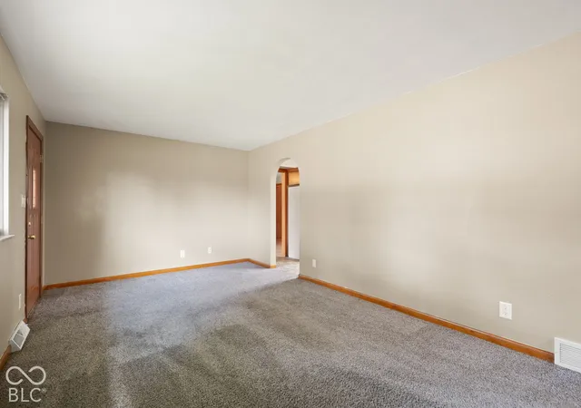 Photo 4 of Single family home for sale at 409 Wedgewood Dr, New Albany, IN 47150 | MLS# 22130641 | Listing updated on 2026-10-09
