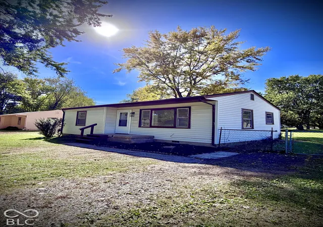 Photo 1 of Single family home for sale at 2009 Manger Ln, Anderson, IN 46011 | MLS# 22130674 | Listing updated on 2026-10-09